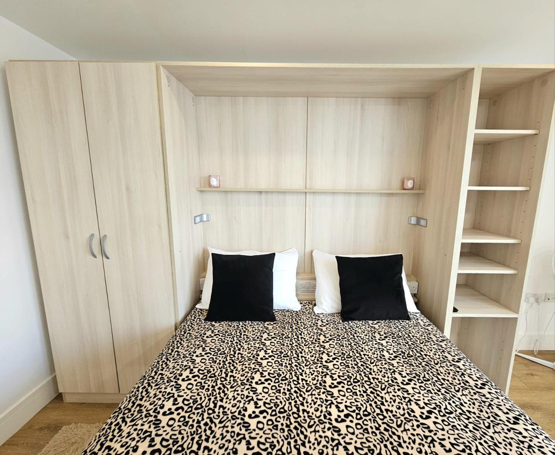 Gazde/Camere de închiriat Chantelle Londra